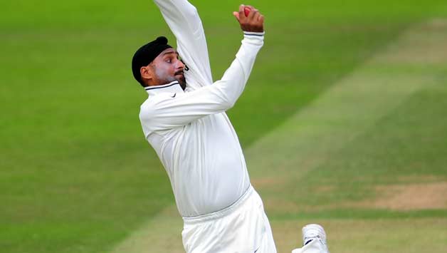 Ranji Trophy 2012: Harbhajan Singh returns to form with three wickets for Gujarat against Punjab Ranji Trophy 2012: Harbhajan Singh returns to form with three wickets for Gujarat against Punjab