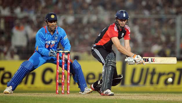 Michael Lumb,Alex Hales tonk Indian bowlers, score 90 off 10 overs in second T20 at Mumbai