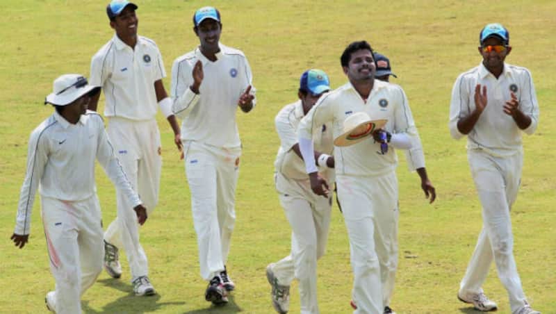 Sandeep Warrier's six-for helps Kerala thump Jharkhand