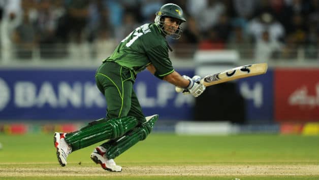 Mohammad Hafeez, Shoaib Malik guide Pakistan to sensational victory over India in first T20 at Bangalore