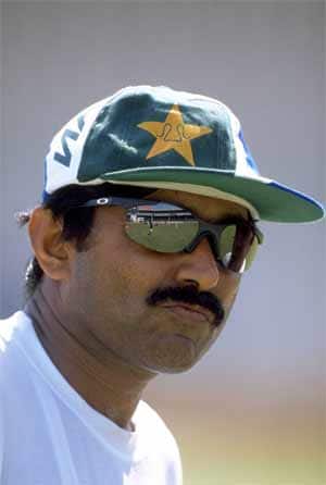 India vs Pakistan 2012-13: Salman Khurshid defends granting of visa to Javed Miandad
