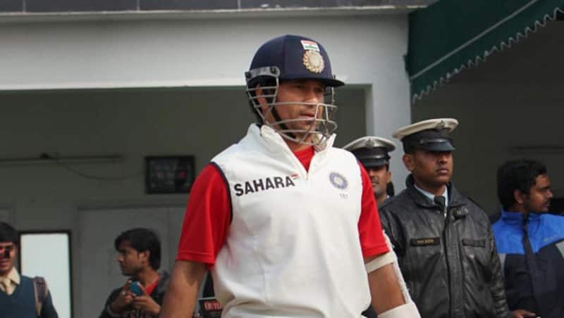 Sachin Tendulkar fan breaches security durng Services-Mumbai Ranji Trophy tie