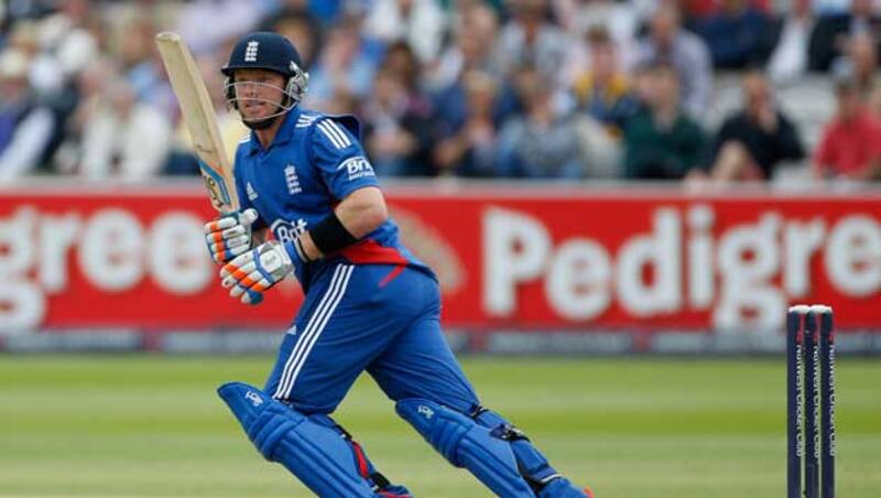 India vs England 2012-13 Live Cricket Score: Ravindra Jadeja gets rid of Joe Root