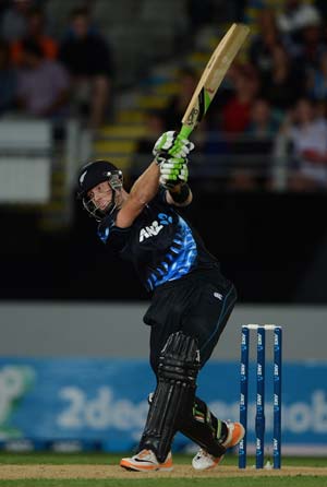 Martin Guptill smashes fifty to take New Zealand to 139/8 against England