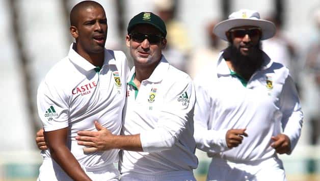 Pakistan fail to capitalise as Philander bags fifer at Lunch on Day Two