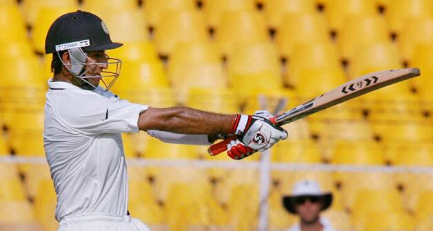 Cheteshwar Pujara should restrain from using hook shot, says dad