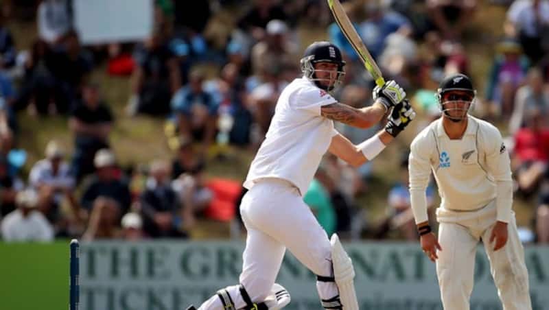 England dominate on Day Two against helpless New Zealand