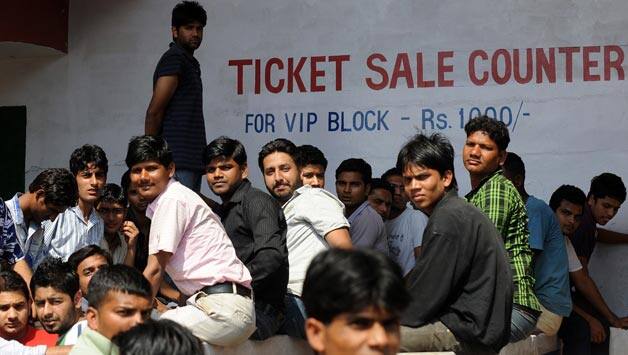 IPL 2013: Fans flock to buy tickets for openeing ceremony