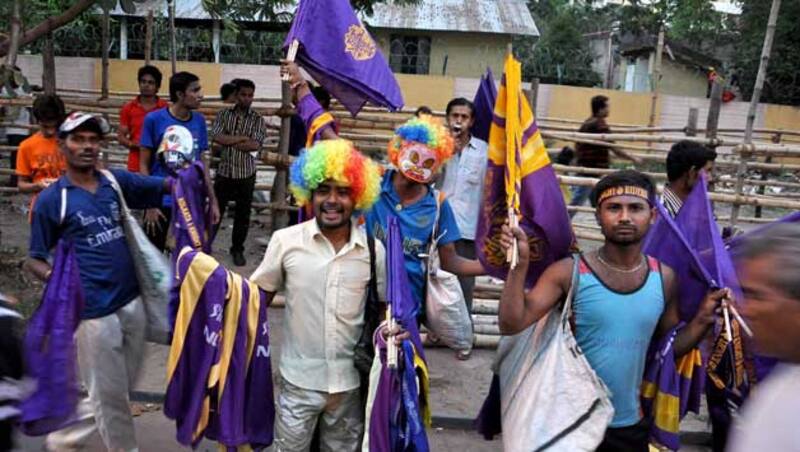 IPL 2013 opening ceremony: Kolkata Knight Riders fans throng Salt Lake stadium