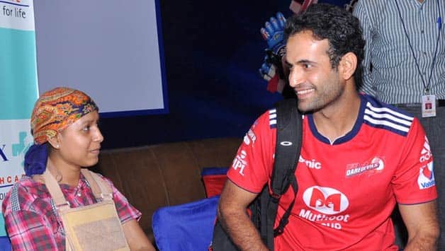 IPL 2013: Irfan Pathan and Mahela Jayawardene meet cancer patient