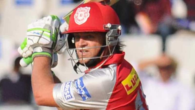 IPL 2013: Adam Gilchrist wades through marshes and swamps to knockout RCB in their own backyard
