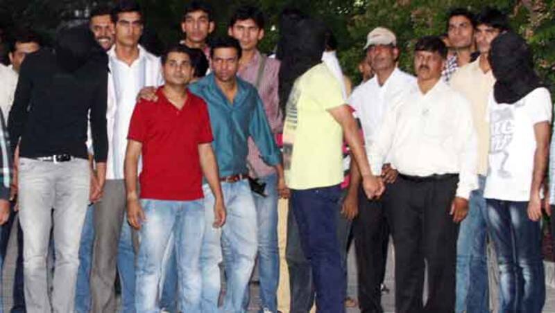 IPL 2013 spot-fixing controversy: Cricket bookies taken into custody in Chennai