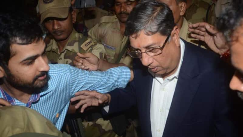 Defiant N Srinivasan refuses to resign, BCCI holds series of meetings