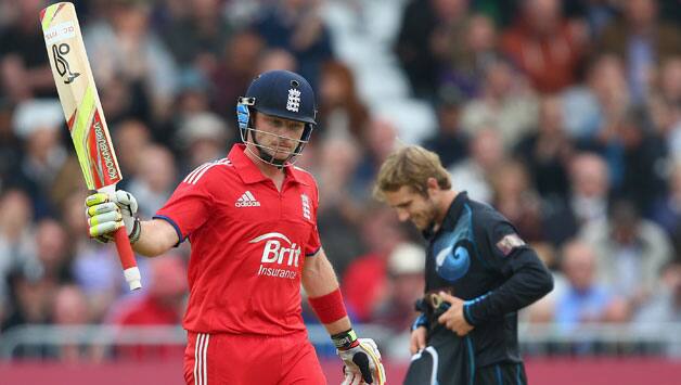 Ian Bell's fifty and Jos Butler's late surge helps England post 287/6 against New Zealand in 3rd ODI