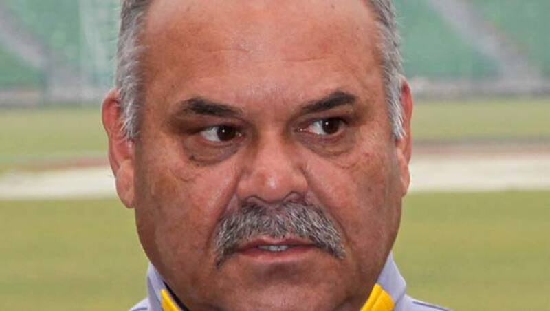 Intikhab Alam backs Dav Whatmore despite Pakistan's poor run
