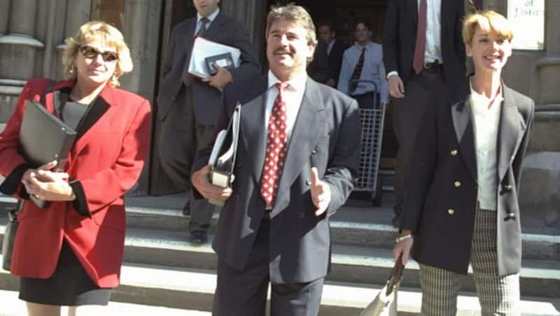 Aamer Sohail is not the first to accuse Imran Khan of ball tampering