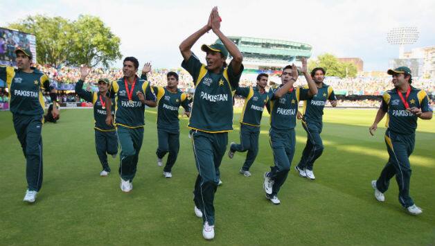 Pakistan team doing a lap of honour