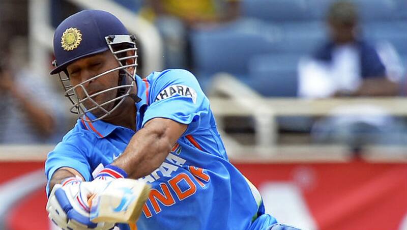 India vs Sri Lanka 2013 Live Cricket Score: Dhoni holds fort in close finish
