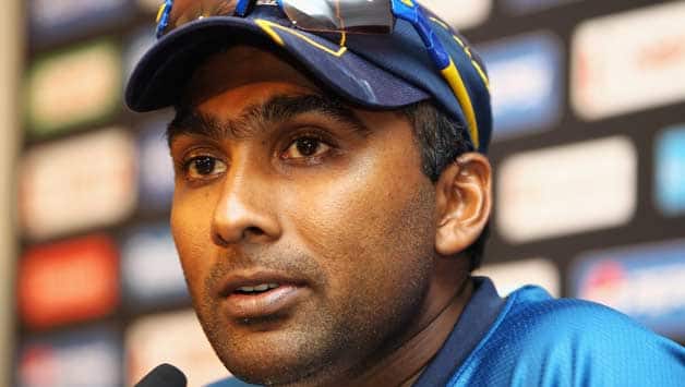 Mahela Jayawardene first fielder to take 200 catches in ODIs
