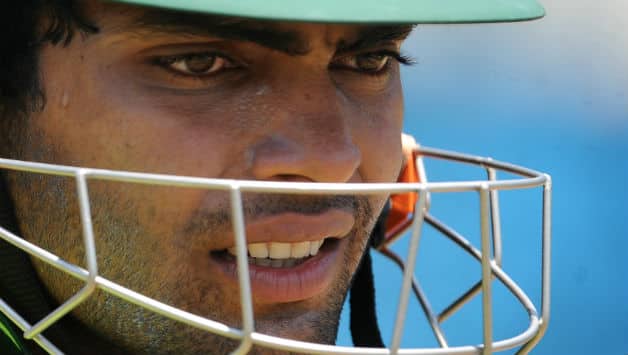 Jonty Rhodes offers support to seizure-affected Umar Akmal