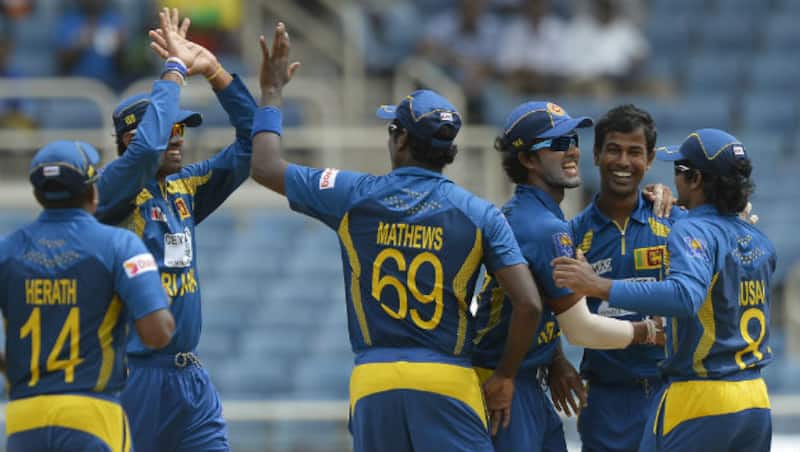 Live Cricket Score India vs Sri Lanka 2013 final tri-series match at Port of Spain
