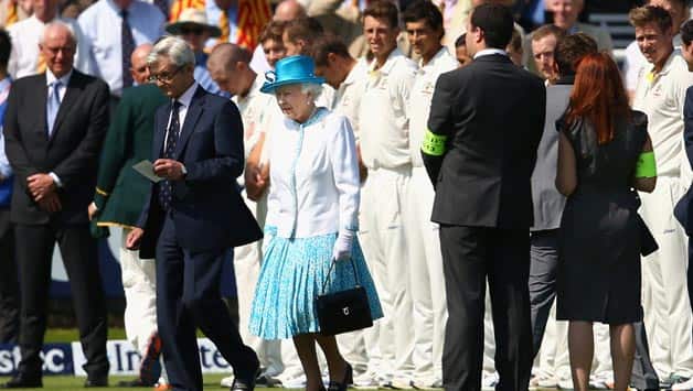 Ashes 2013: Queen Elizabeth II visits Lord's for 2nd Test