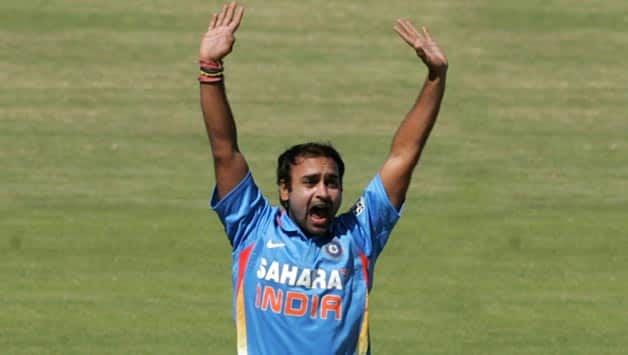 India vs Zimbabwe 2013 Live Cricket Score: Masakadza the key as Zimbabwe lose quick wickets