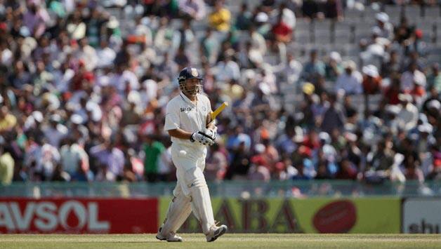 Sachin Tendulkar should not allow BCCI or N Srinivasan the pleasure of dictating when he retires