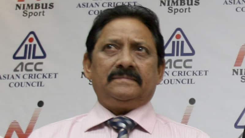 Chetan Chauhan urges parents to let children play sports daily