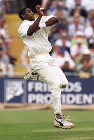 Ashes 2001: Australia win their seventh Test in a row and retain the urn Ashes 2001: Australia win their seventh Test in a row and retain the urn