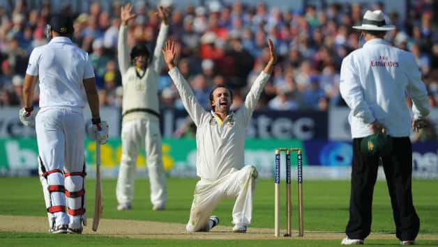Ashes 2013: Nathan Lyon’s round the wicket strategy leaves England in a spin