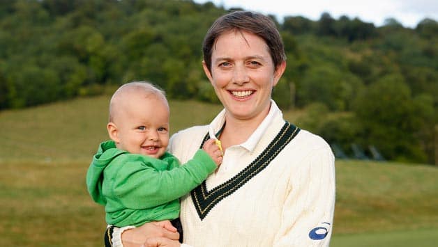 Australia's Sarah Elliott completed century in Ashes Test between breastfeeds