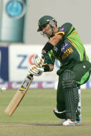 Misbah-ul-Haq, Ahmed Shehzad guide Pakistan to 260/6 against Zimbabwe in 3rd ODI
