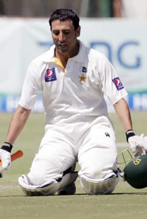 Younis Khan’s century takes Pakistan to 258/5 at lunch on Day 4