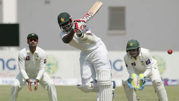 Pakistan strike back after Hamilton Masakadza's gritty 75 to leave Zimbabwe at 237/8 on Day 1 of 2nd Test