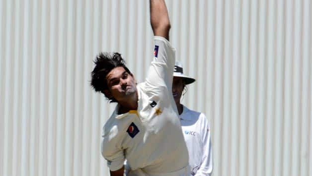 Pakistan make early inroads to trouble South Africa on Day 1
