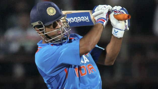 India vs Australia 2013 3rd ODI: MS Dhoni slams 9th ton; Score XXX/7 in XX overs