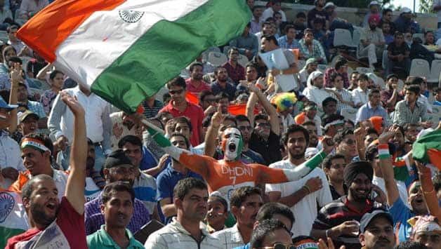 India vs Australia 2013: Police resort to lathicharge to disperse cricket fans crowding for 6th ODI tickets