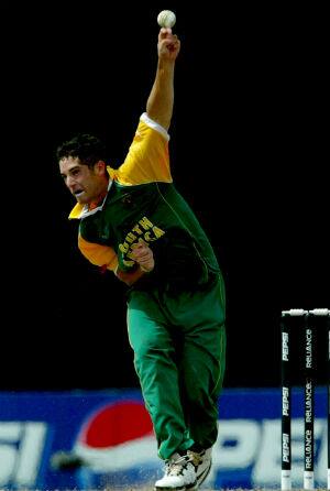 Pakistan commit hara-kiri; lose to South Africa by 1 run