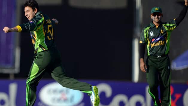 XX win toss, elect to field against XXX in 3rd ODI at Abu Dhabi