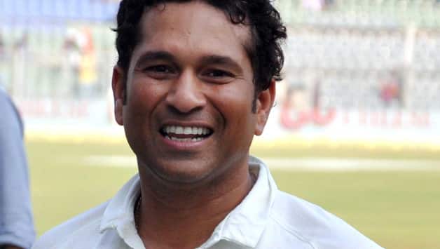 Sachin Tendulkar walks out to bat amidst loud cheers of fans and guard of honour by West Indies cricketers Sachin Tendulkar walks out to bat amidst loud cheers of fans and guard of honour by West Indies cricketers