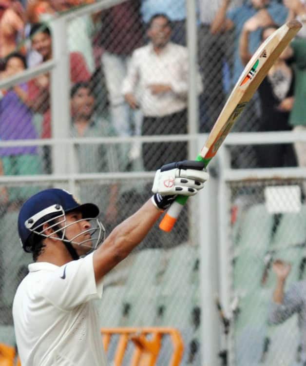 Sachin Tendulkar draws ecstatic crowds for final Test Sachin Tendulkar draws ecstatic crowds for final Test