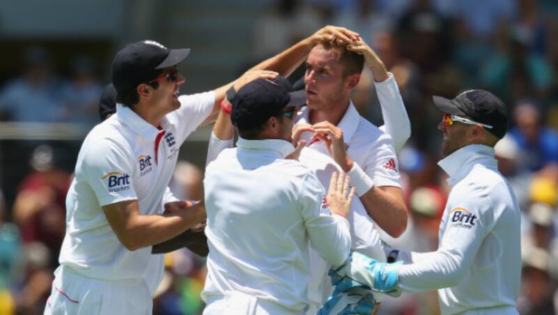 Ashes 2013-14: Stuart Broad strikes twice as Australia are at 71/2 at lunch on Day 1 of 1st Test at Gabba