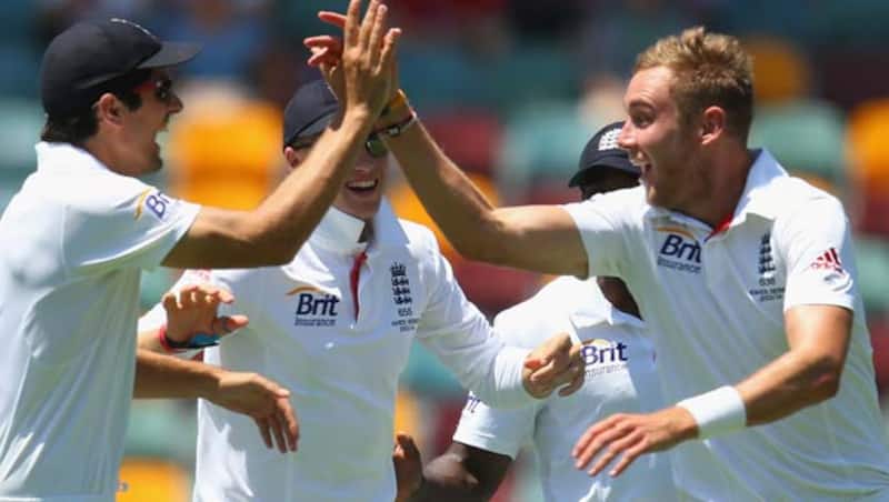 Australia vs England Live Cricket Score, Ashes 2013-14 1st Test Day 1: Mitchell Johnson bowled by Stuart Broad