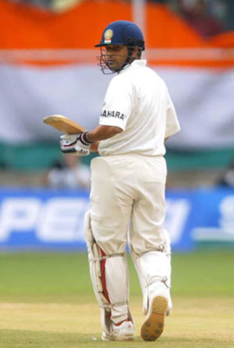 Target Sachin Tendulkar: Quick way to grab attention
