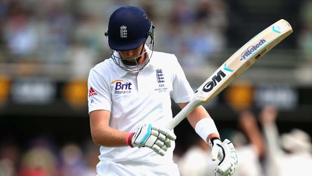 Ashes 2013-14: Twitter reactions to England's batting collapse in 1st Test