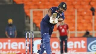 IND vs ENG, 3rd ODI: धवन-हार्दिक-रिषभ के अर्धशतकों से भारत 329 पर ऑलआउट