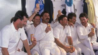 David Boon downs 52 cans of beer on a single flight