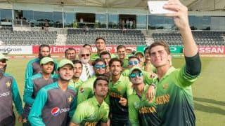 Pakistan reach semi-final with nervy 3-wicket win against South Africa