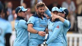 England need 242 for World Cup glory after Woakes, Plunkett test New Zealand